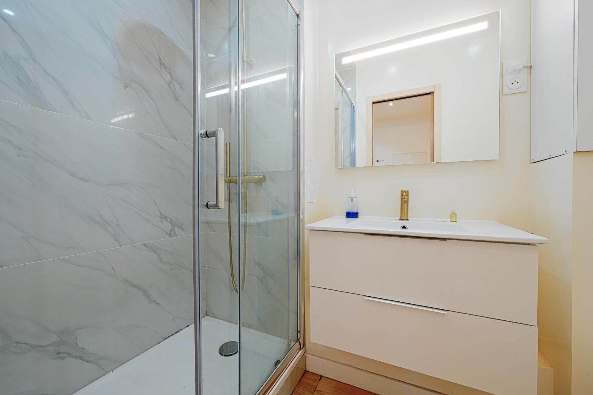 Apartament Modern Renovated Studio With A Touch Of Gilded Glamour Central Paryż Zewnętrze zdjęcie