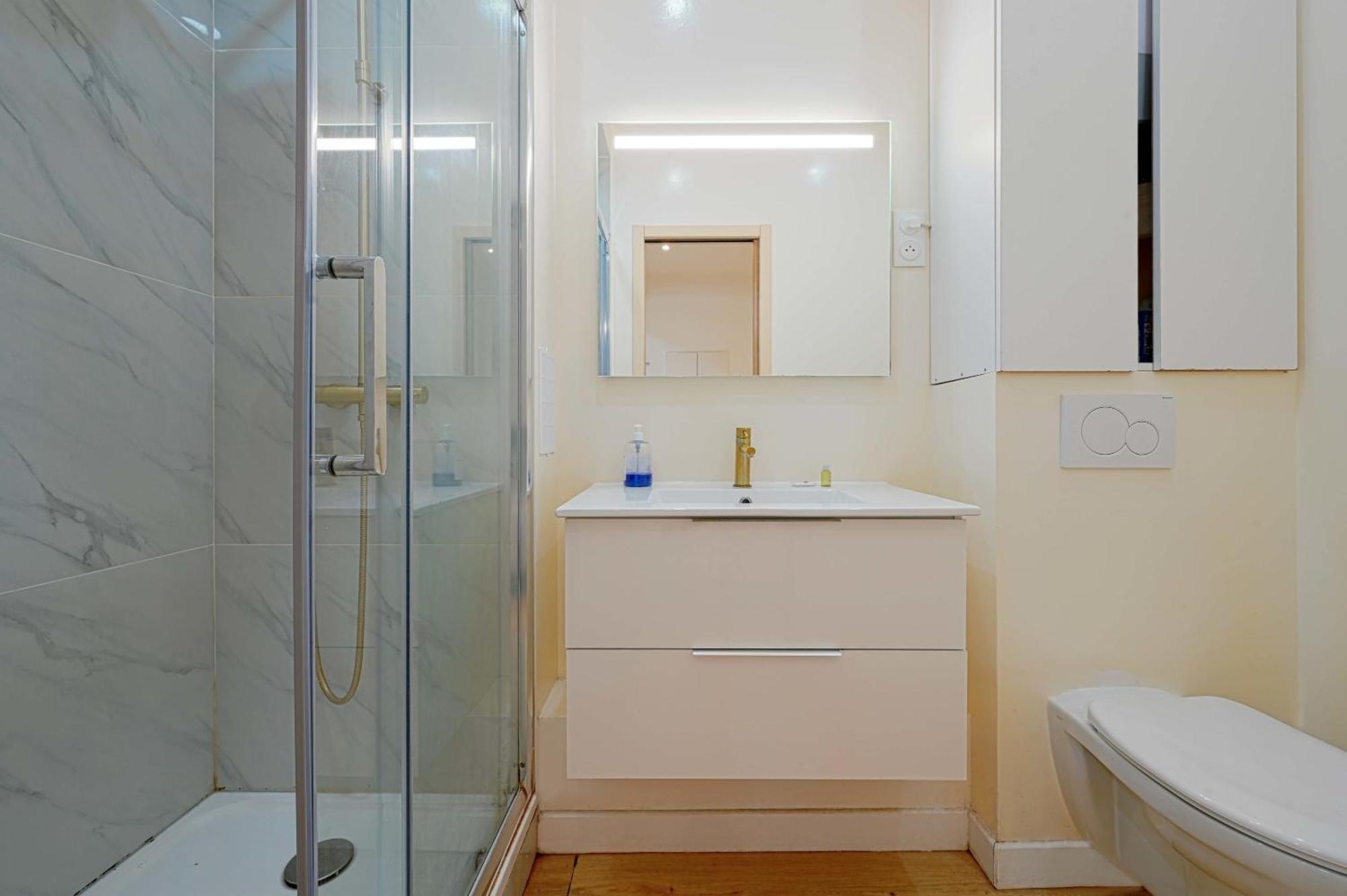 Apartament Modern Renovated Studio With A Touch Of Gilded Glamour Central Paryż Zewnętrze zdjęcie